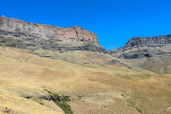Giant's Castle Pass