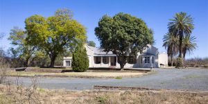 Roode Bloem Farm House