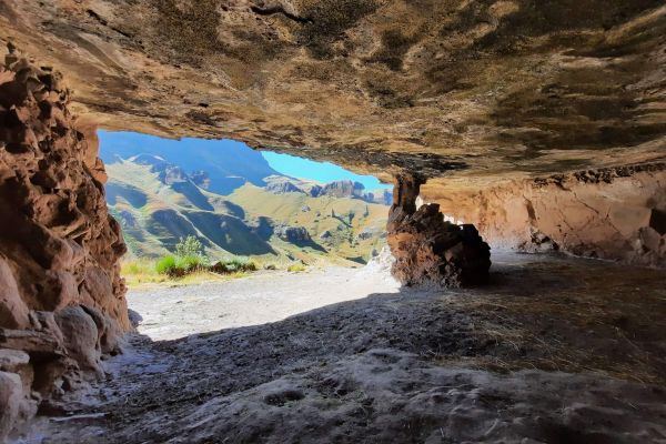 Pillar Cave Hike