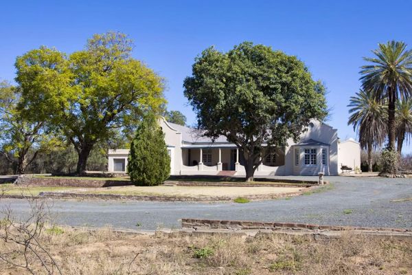 Roode Bloem Farm House